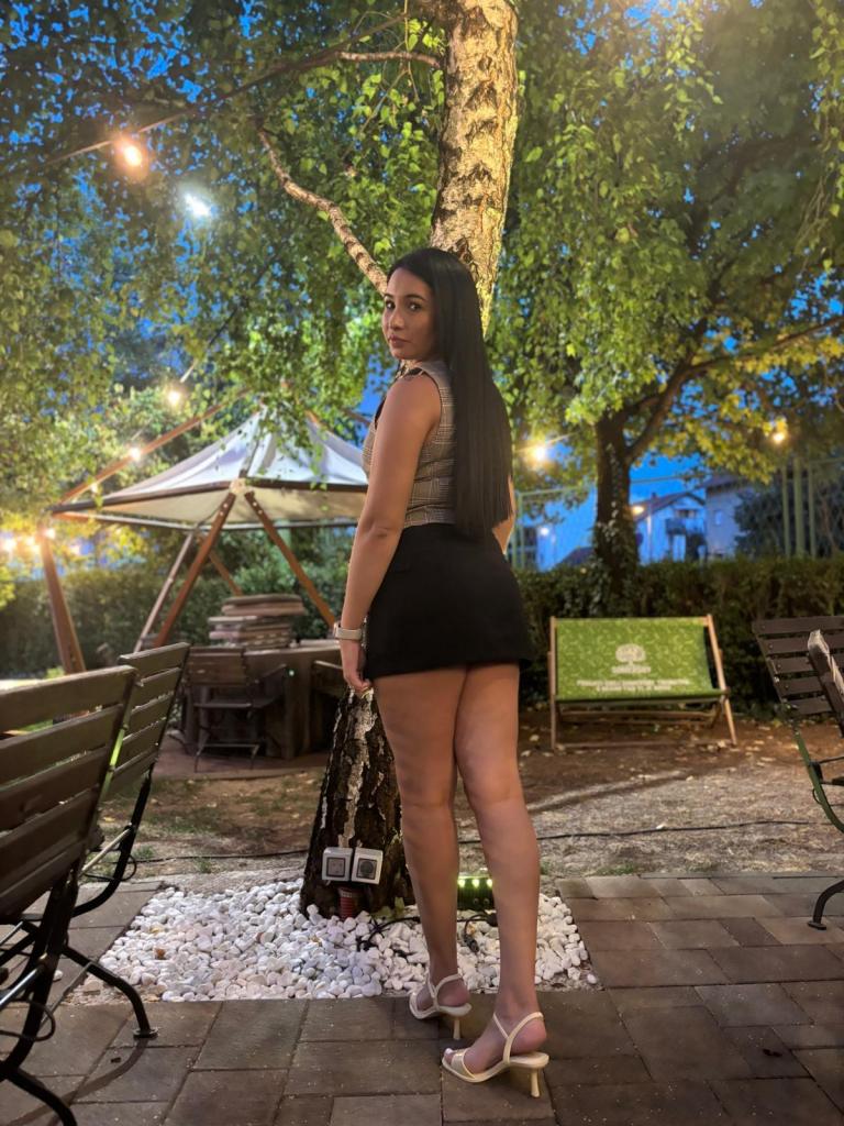 692118124: Chica busca chico en Barcelona