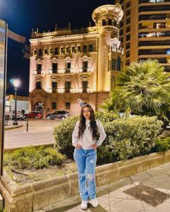 692118124: Chica busca chico en Barcelona