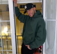 667609585: Chico busca chica en Barcelona