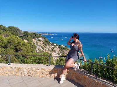 Chica busca chico en Ibiza: 