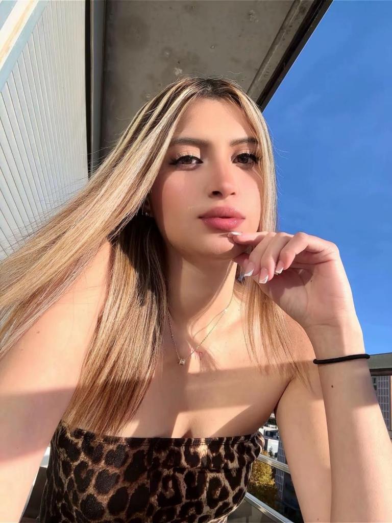 627496283: Chica busca chico en Barcelona