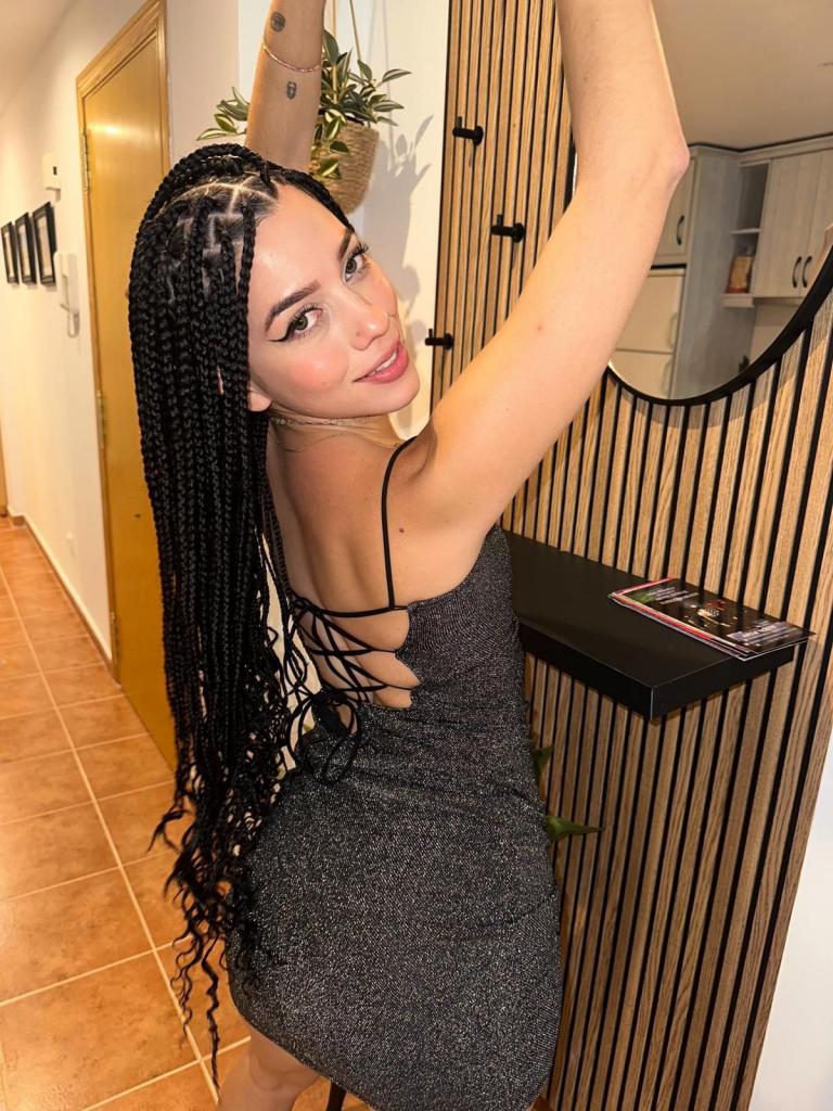 664035348: Chica busca chico en Madrid