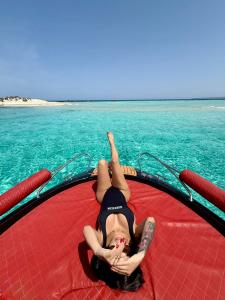 613796937: Chica busca chico en Cádiz