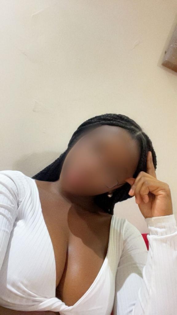 610604327: Chica busca chico en Sevilla