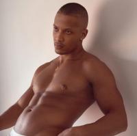 661540353: Chico busca chica en Barcelona