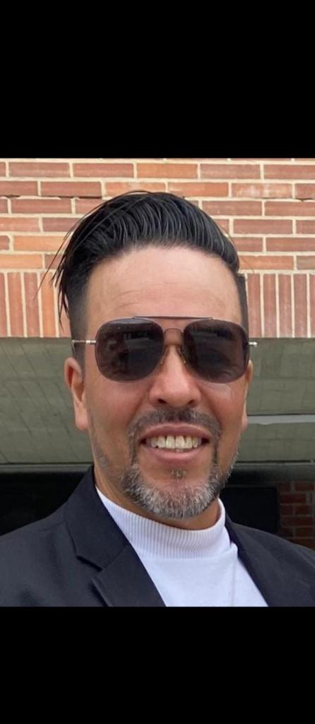 672967738: Chico busca chica en Valencia