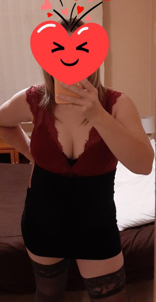 643710494: Chica busca chico en Sevilla