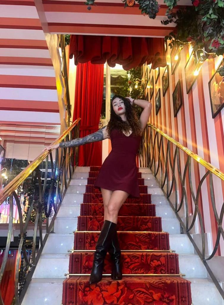 664035348: Chica busca chico en Madrid