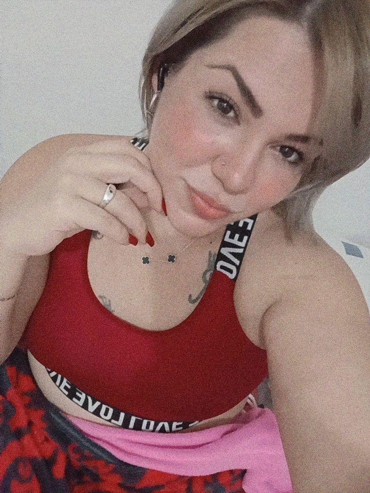 647034193: Chica busca chico en Granada