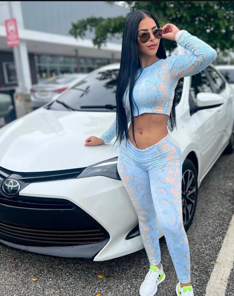 695774907: Chica busca chico en Barcelona