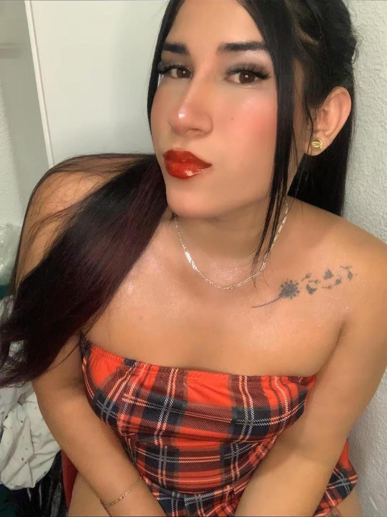 689177462: Transexual en Huelva