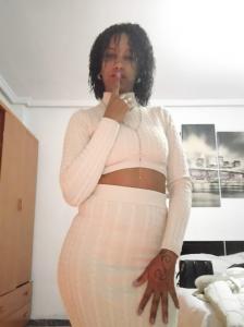 611754323: Chica busca chico en Salamanca