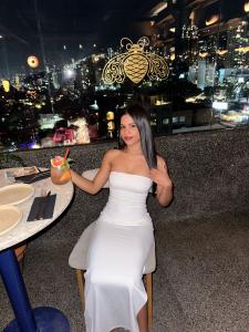 661447669: Chica busca chico en Barcelona