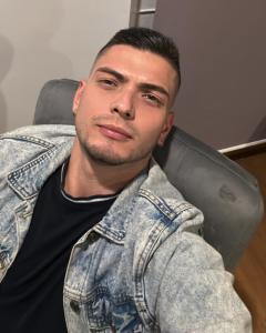 624048920: Chico busca chica en Zaragoza