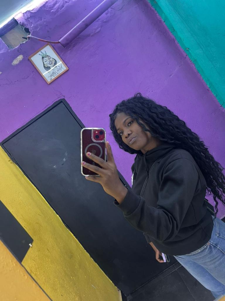 647781551: Chica busca chico en Barcelona