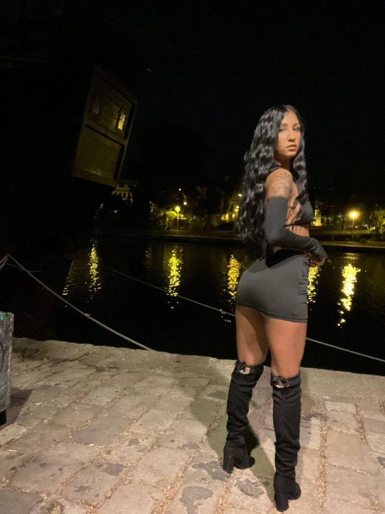 613654727: Chica busca chico en Barcelona