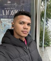 631780828: Chico busca chica en Barcelona