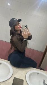 664290477: Chica busca chico en Sevilla