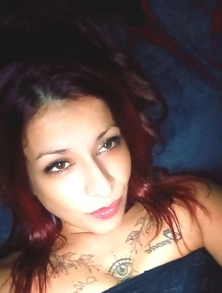 687181489: Chica busca chico en Sevilla