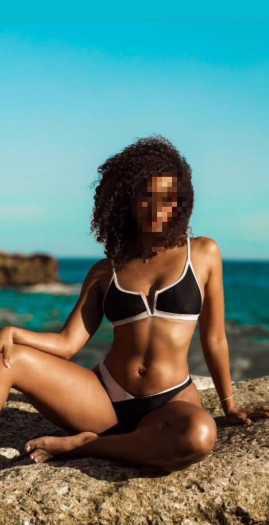 632707861: Chica busca chico en Sevilla