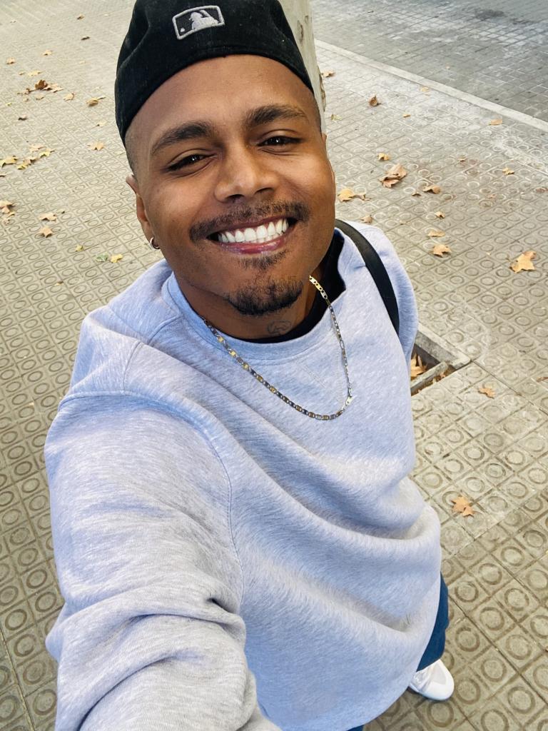 669065917: Chico busca chica en Barcelona