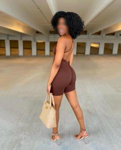 663195950: Chica busca chico en Tarragona