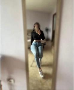 643934920: Chica busca chico en Sevilla