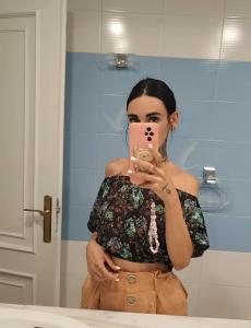 637006945: Chica busca chico en Madrid