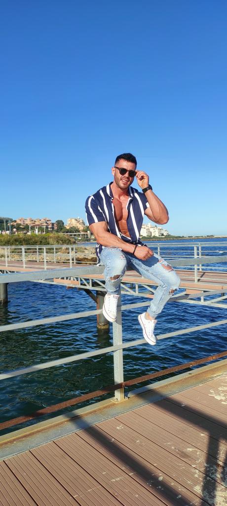 655537172: Chico busca chica en Málaga