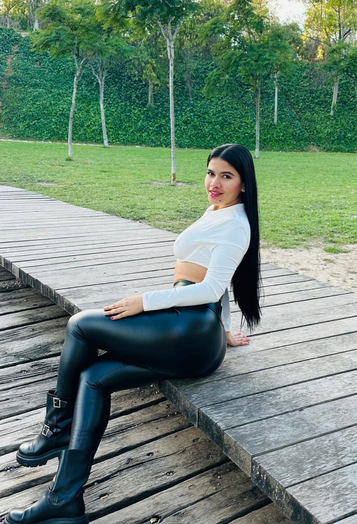 610886353: Chica busca chico en Murcia