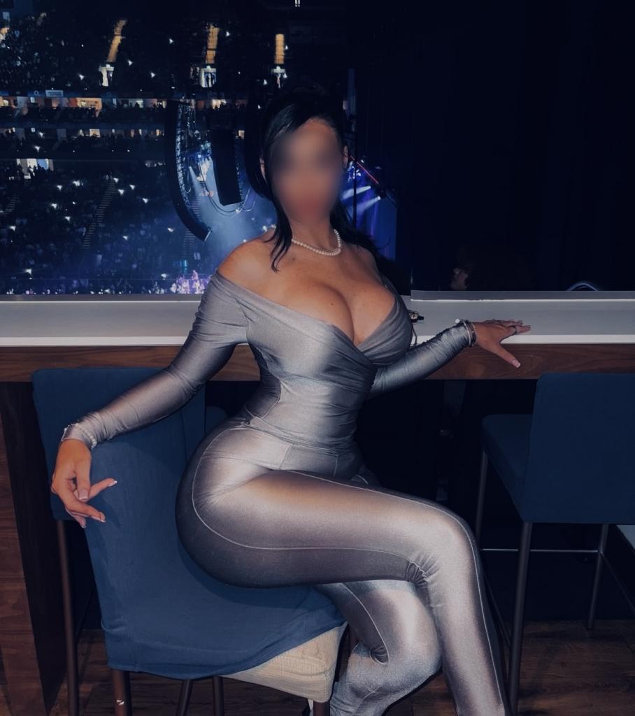 643642770: Chica busca chico en Gerona