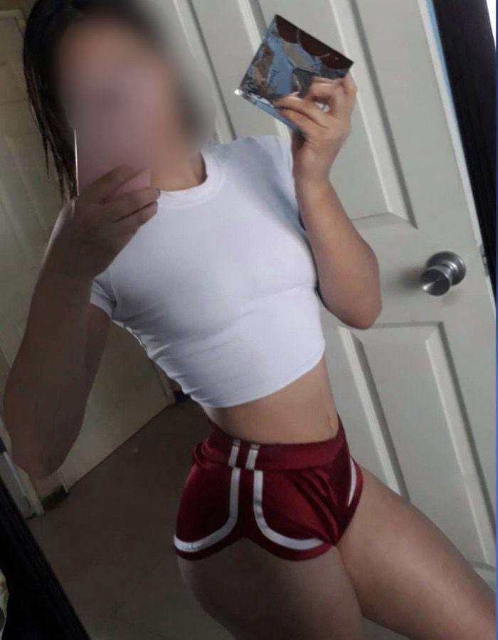 631061196: Chica busca chico en Málaga