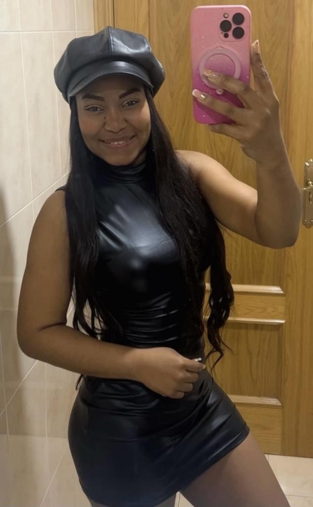 670502467: Chica busca chico en Sevilla