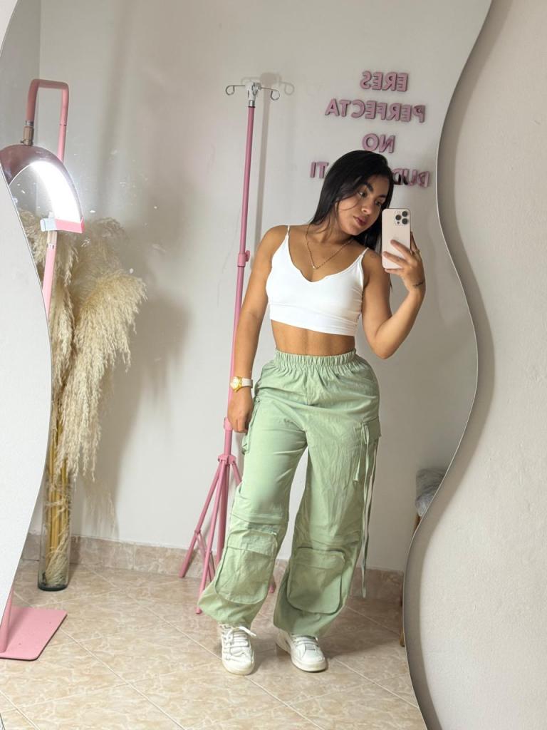 615865631: Chica busca chico en Barcelona