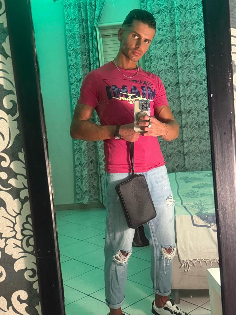 667620982: Chico busca chica en Barcelona