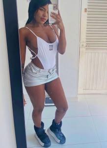 615094652: Chica busca chico en Gerona