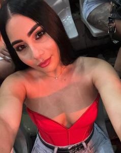 614210813: Chica busca chico en Barcelona