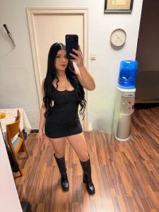 687795447: Chica busca chico en Barcelona