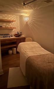 634882137: Chica busca chico en Madrid