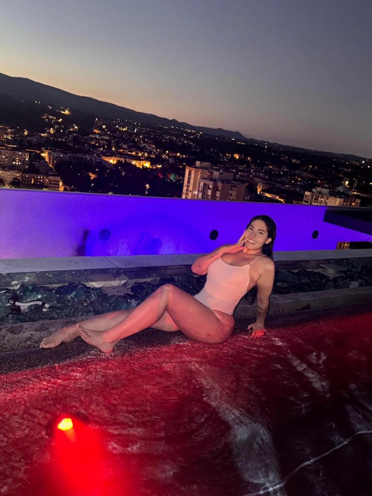 695386190: Chica busca chico en Mallorca