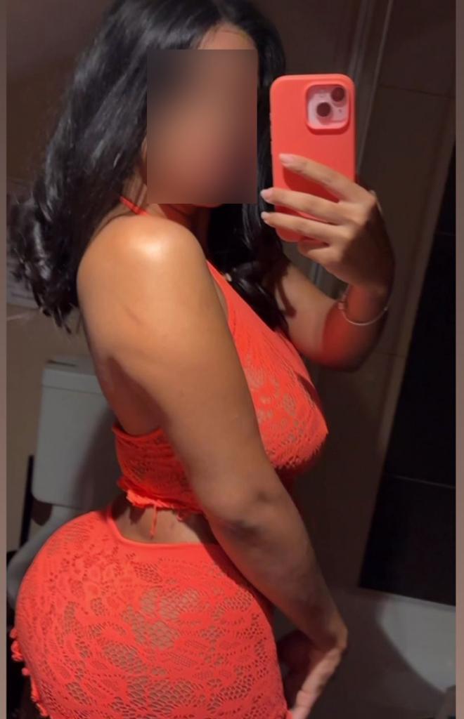 658033436: Chica busca chico en Sevilla