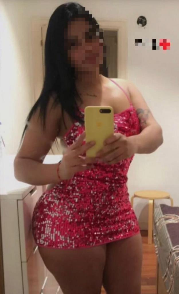 631086796: Chica busca chico en Barcelona